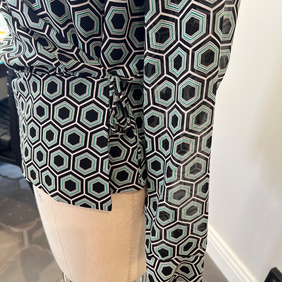 INC lined green and black hexagon blouse. Size Medium - Picture 5 of 11